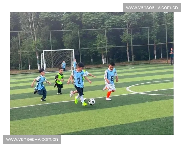 幼儿园足球联赛精彩开赛 小小球员展现运动风采激发团结拼搏精神