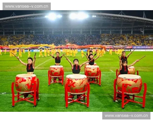 足球联赛落幕激战持续 决赛焦点揭晓冠军争夺战点燃球迷热情 足球联赛落幕激战持续 决赛焦点揭晓冠军争夺战点燃球迷热情